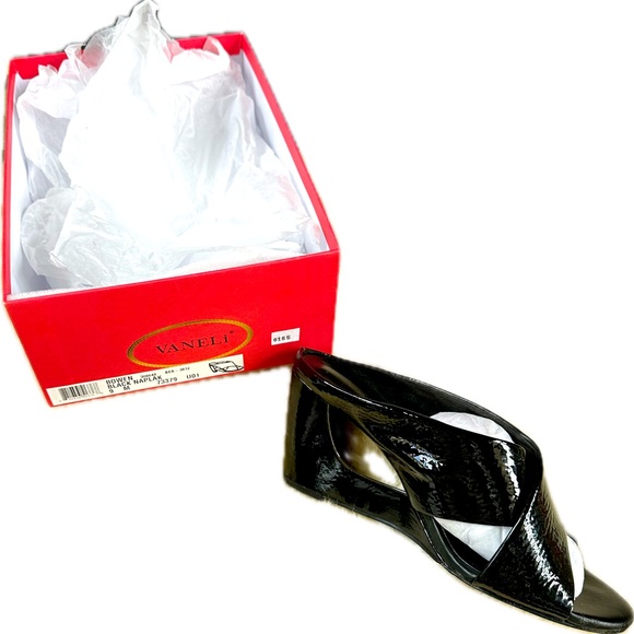 Sexy Vaneli patent leather wedges in black size 9medium . - Picture 3 of 7